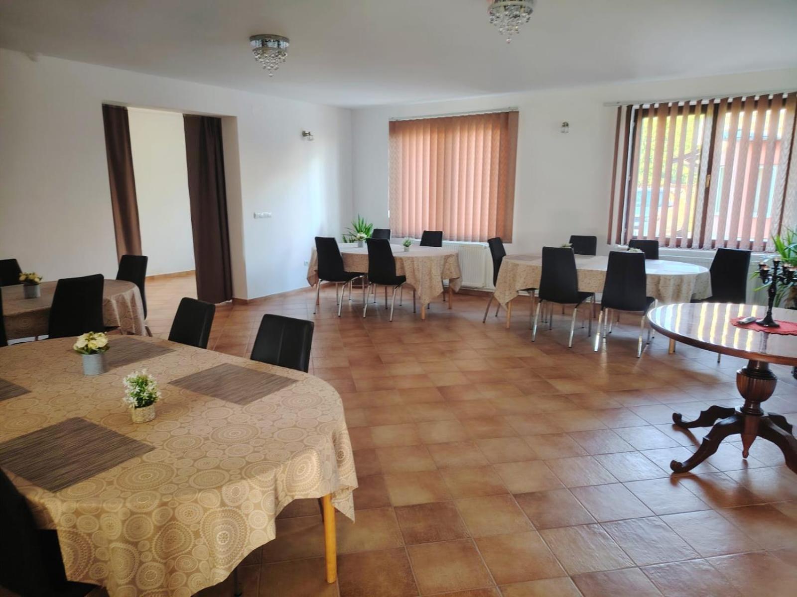Pensiunea Floro Întorsura Buzăului Exteriör bild